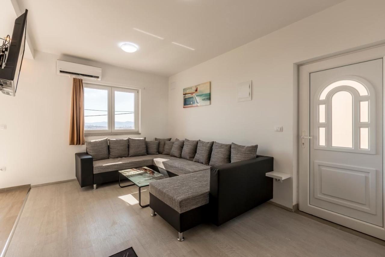 House With Private Pool Magdalena Apartment Podstrana Ngoại thất bức ảnh